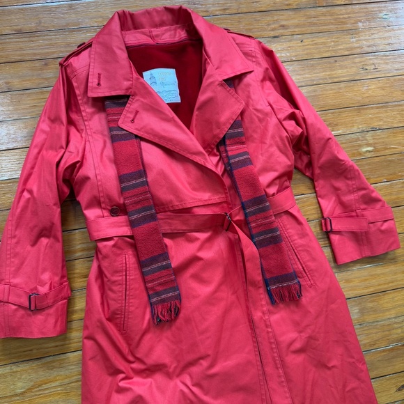 Vintage London Fog Trenchcoat - Picture 2 of 14